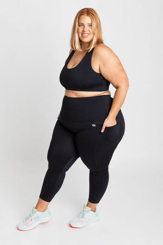 Model wears a 3XL. She is a size 24 and 175cm tall.