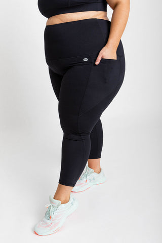 Model wears a 3XL. She is a size 24 and 175cm tall.