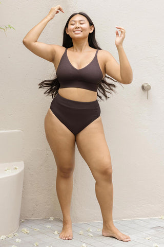 Model wears a size M. She is a size 12 and 165cm tall.