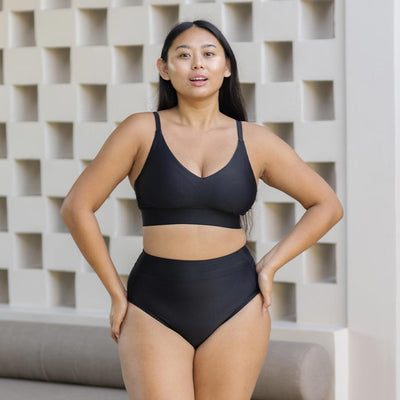 Model wears a size M. She is a size 12 and 165cm tall.