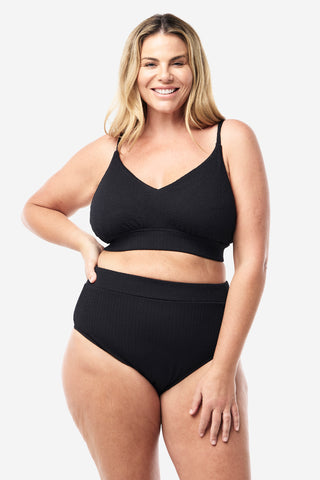 Model wears an XL. She is a size 16, wears a 16DD bra and 181cm tall.