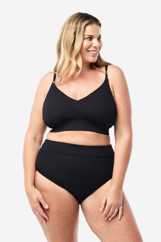 Model wears an XL. She is a size 16, wears a 16DD bra and 181cm tall.