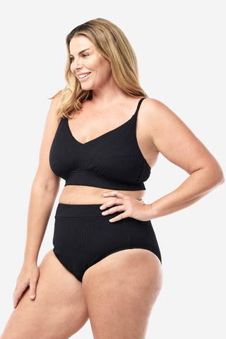 Model wears an XL. She is a size 16, wears a 16DD bra and 181cm tall.