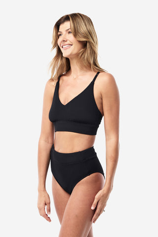 Model wears a size S. She is size 8 and 174cm tall.