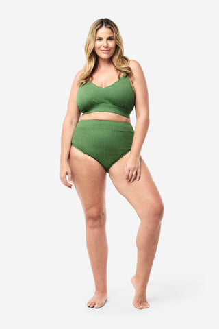 Model wears an XL. She is a size 16, wears a 16DD bra and 181cm tall.