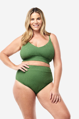 Model wears an XL. She is a size 16, wears a 16DD bra and 181cm tall.