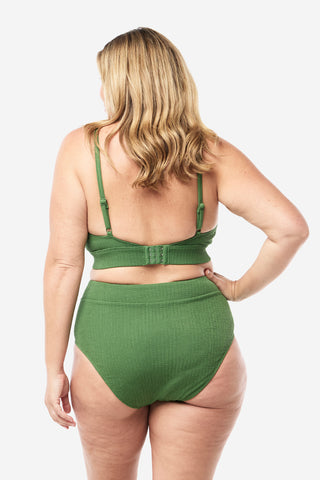 Model wears an XL. She is a size 16, wears a 16DD bra and 181cm tall.