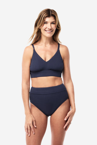 Model wears a size S. She is size 8 and 174cm tall.