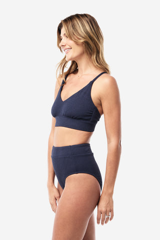 Model wears a size S. She is size 8 and 174cm tall.