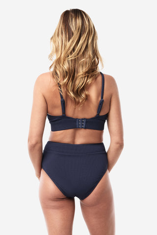 Model wears a size S. She is size 8 and 174cm tall.