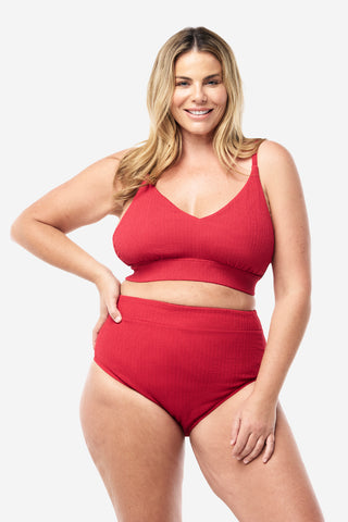 Model wears an XL. She is a size 16, wears a 16DD bra and 181cm tall.