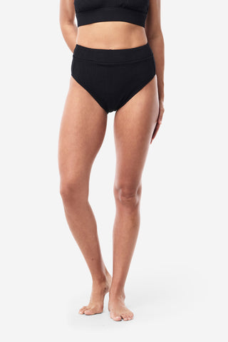 Model wears a size S. She is size 8 and 174cm tall.