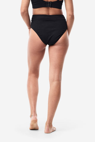 Model wears a size S. She is size 8 and 174cm tall.