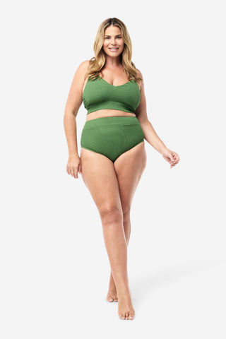 Model wears an XL. She is a size 16  and 181cm tall.