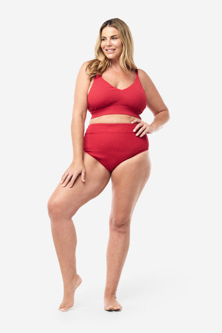 Model wears an XL. She is a size 16 and 181cm tall.