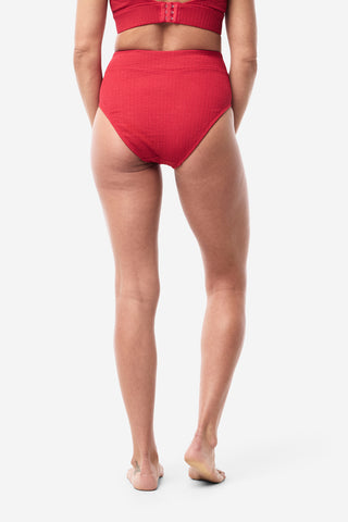 Model wears a size S. She is size 8 and 174cm tall.