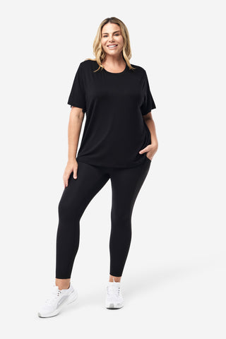 Model wears an XL. She is a size 16, wears a 16DD bra and 181cm tall.