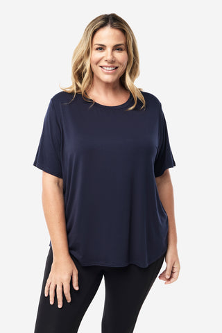 Model wears an XL. She is a size 16, wears a 16DD bra and 181cm tall.