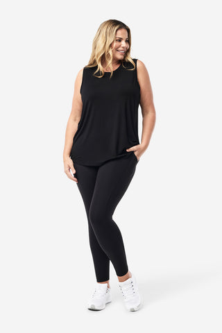 Model wears an XL. She is a size 16, wears a 16DD bra and 181cm tall.