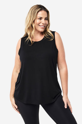 Model wears an XL. She is a size 16, wears a 16DD bra and 181cm tall.
