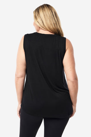 Model wears an XL. She is a size 16, wears a 16DD bra and 181cm tall.