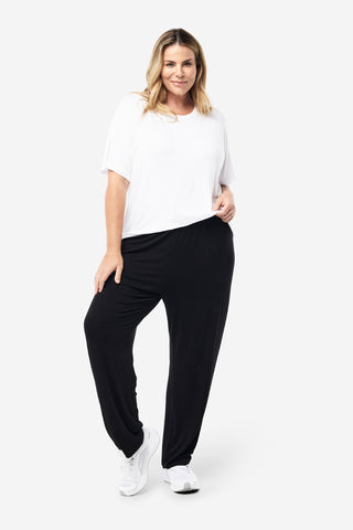 Model wears an XL. She is a size 16, wears a 16DD bra and 181cm tall.