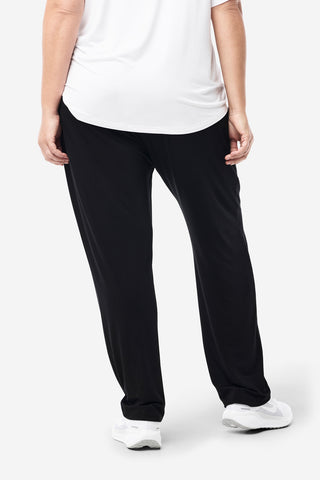 Model wears an XL. She is a size 16 and 181cm tall.