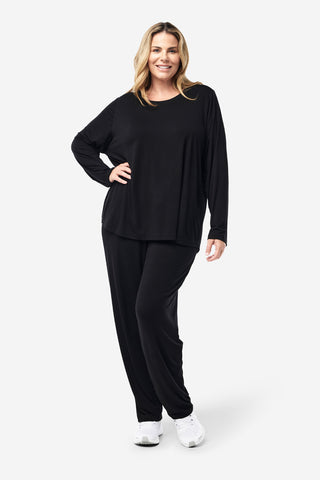 Model wears an XL. She is a size 16, wears a 16DD bra and 181cm tall.