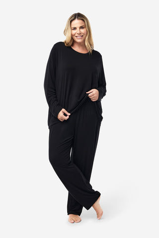 Model wears an XL. She is a size 16, wears a 16DD bra and 181cm tall.