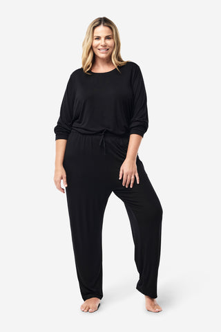 Model wears an XL. She is a size 16, wears a 16DD bra and 181cm tall.