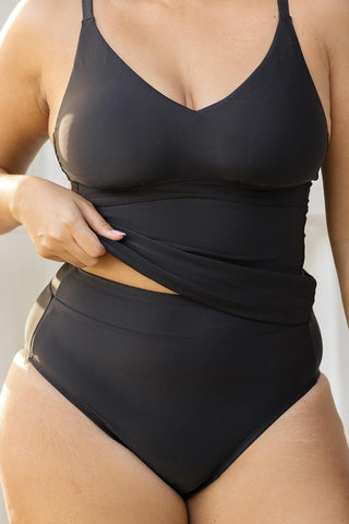 Model wears a size M. She is a size 12 and 165cm tall.