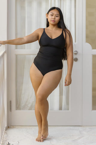 Model wears a size M. She is a size 12 and 165cm tall.