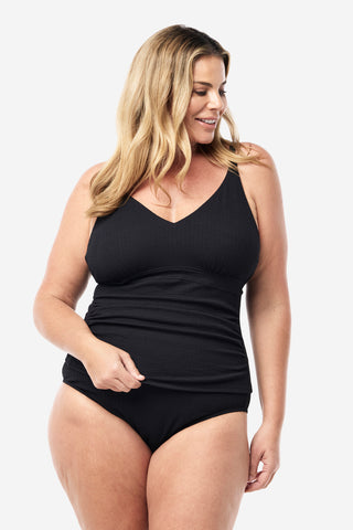 Model wears an XL. She is a size 16, wears a 16DD bra and 181cm tall.