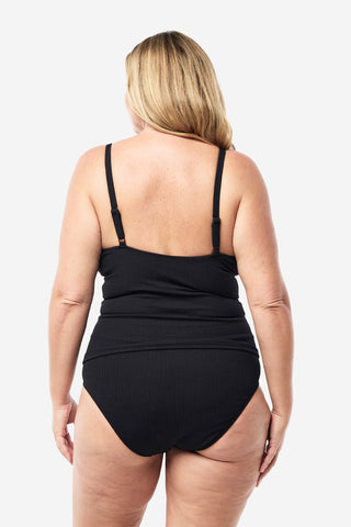Model wears an XL. She is a size 16, wears a 16DD bra and 181cm tall.