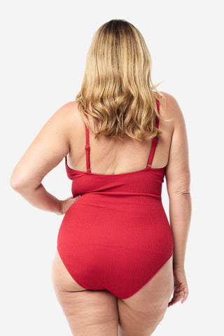 Model wears an XL. She is a size 16, wears a 16DD bra and 181cm tall.