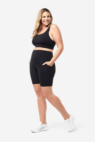 Model wears an XL. She is a size 16 and 181cm tall.