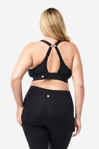 Model wears an XL. She is a size 16, wears a 16DD bra and 181cm tall.