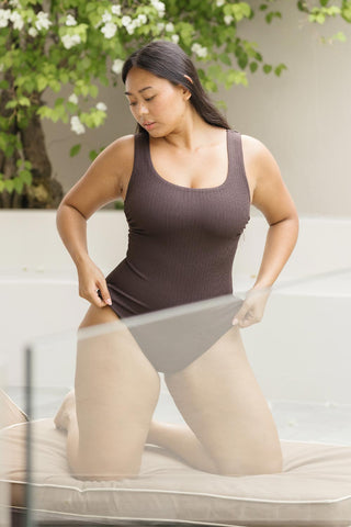 Model wears a size M. She is a size 12 and 165cm tall.