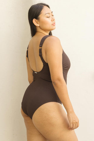 Model wears a size M. She is a size 12 and 165cm tall.