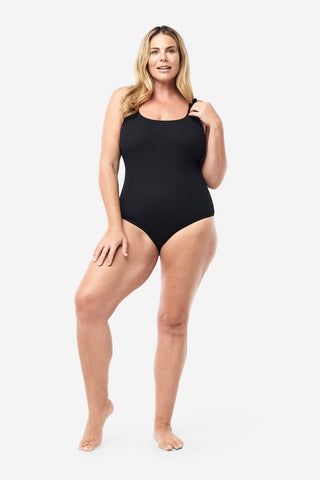 Model wears an XL. She is a size 16, wears a 16DD bra and 181cm tall.