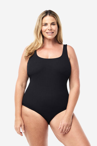 Model wears an XL. She is a size 16, wears a 16DD bra and 181cm tall.