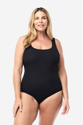 Model wears an XL. She is a size 16, wears a 16DD bra and 181cm tall.