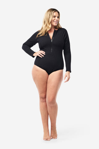 Model wears an XL. She is a size 16, wears a 16DD bra and 181cm tall.