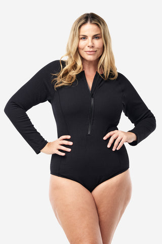 Model wears an XL. She is a size 16, wears a 16DD bra and 181cm tall.