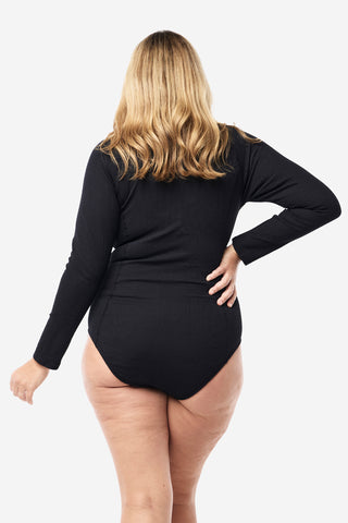 Model wears an XL. She is a size 16, wears a 16DD bra and 181cm tall.