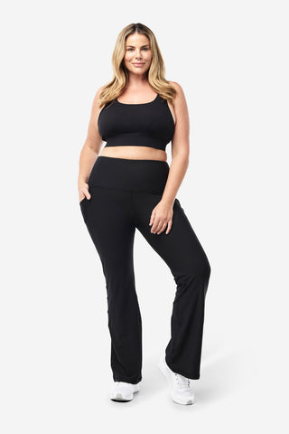 Model wears an XL. She is a size 16 and 181cm tall.
