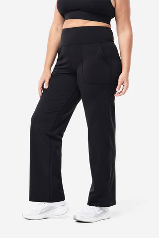 Model wears an XL. She is a size 16, wears a 16DD bra and 181cm tall.