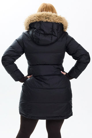 Models wears a size M. She is a size 14 and is 172cm tall.