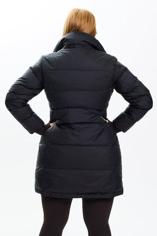 Models wears a size M. She is a size 14 and is 172cm tall.