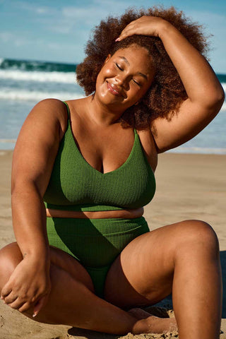 Model wears an XL. She is a size 16 and 180cm tall.